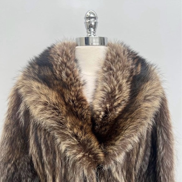 Raccoon fur jacket with exaggerated collar - Picture 2 of 7